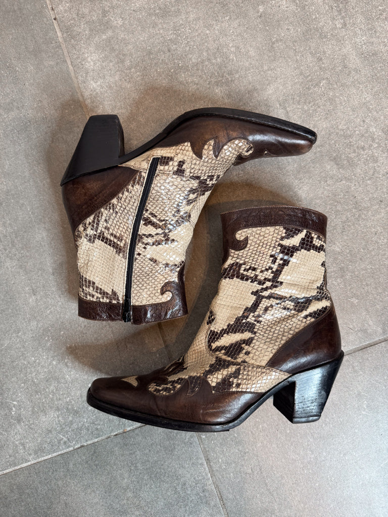 Stivaletto pitonato