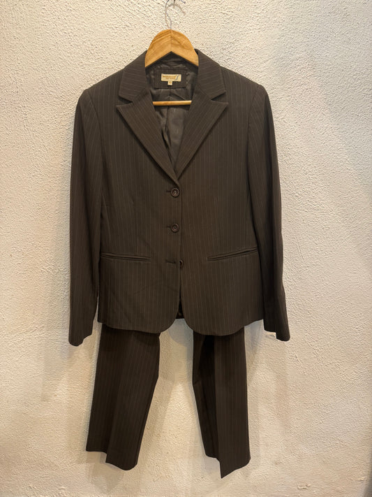 Completo gessato marrone