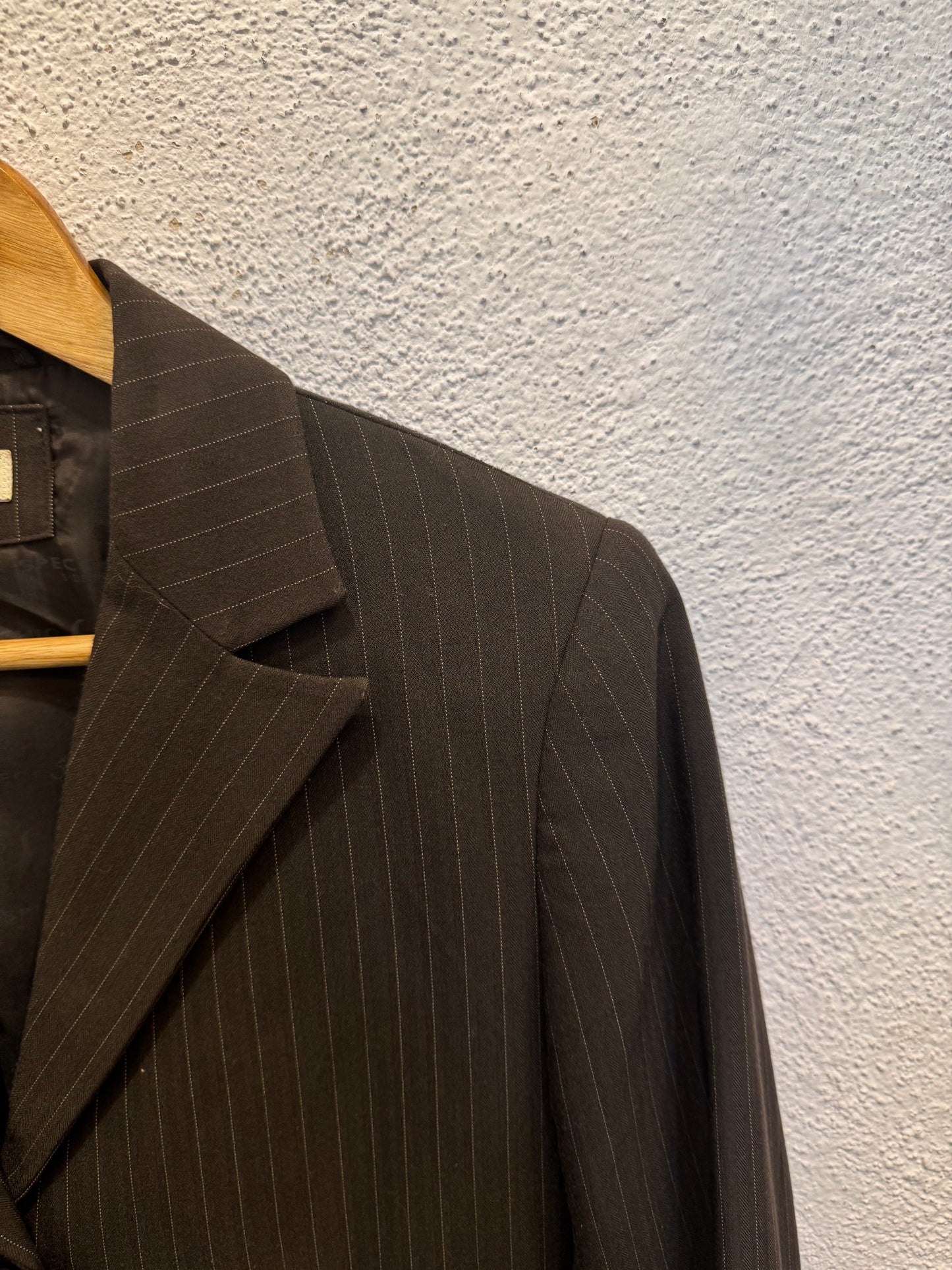 Completo gessato marrone