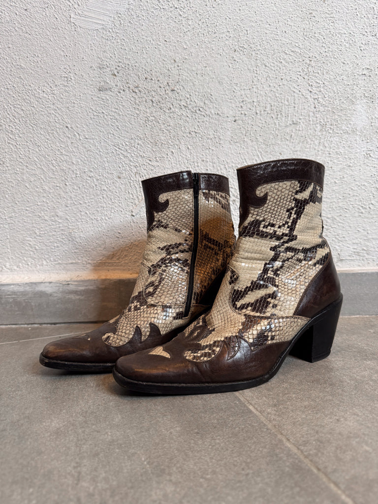 Stivaletto pitonato